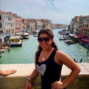 Meet your Posher, Aliana